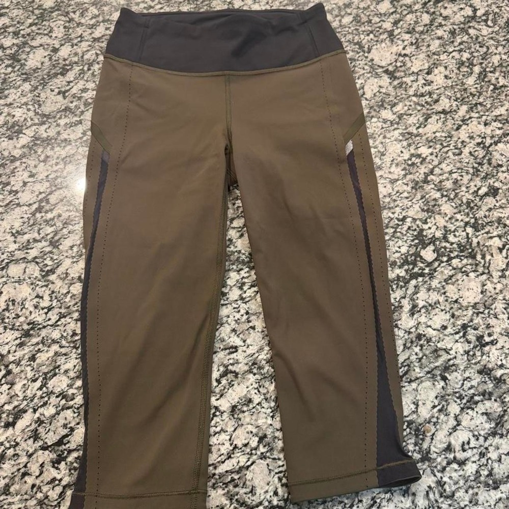 Lululemon Women's Size 4 Olive Green Cropped Running Leggings Capri Pockets